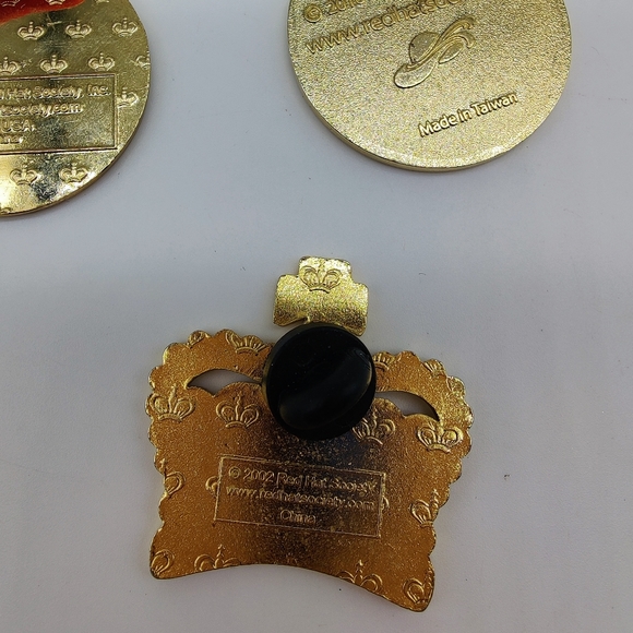 Set of 3 Red Hat Society Queen Pins Brooches LOT J14 - Picture 11 of 12